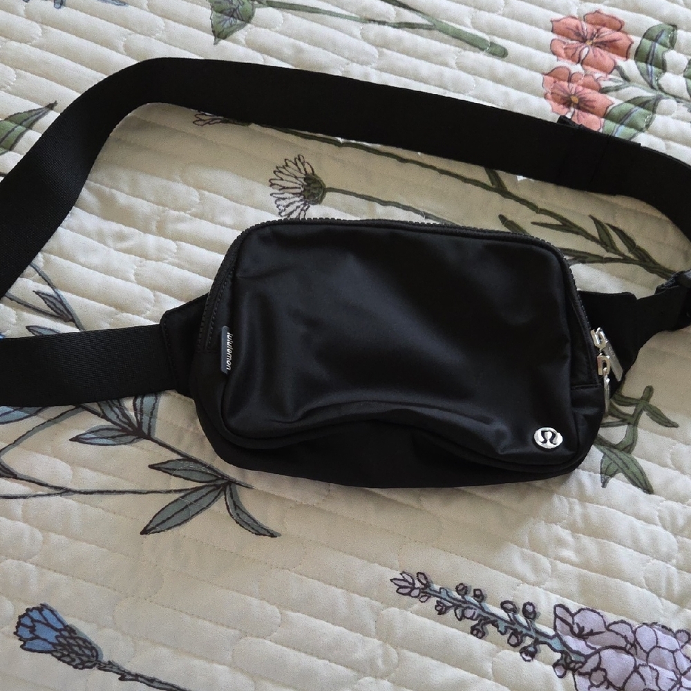 lululemon athletica Belt Bag 2L